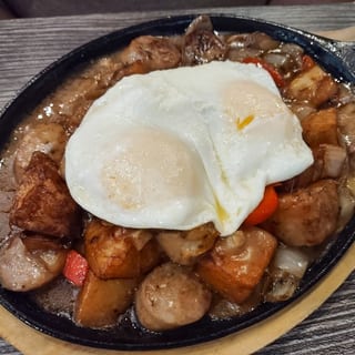 Bratwurst Skillet